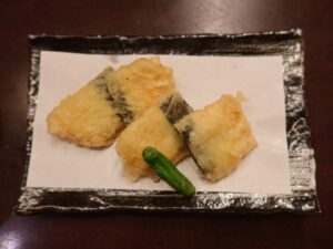湯葉しそチーズ揚げ 酔心 京都駅前店にて
