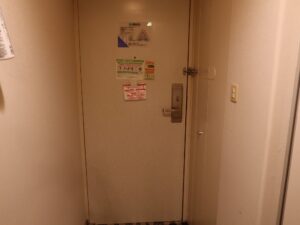 アパホテル&リゾート 東京ベイ幕張 セントラルタワー ツインルーム 玄関脇に扉があります