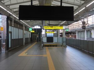 JR大阪環状線 大阪駅 西出口への階段とエレベータ