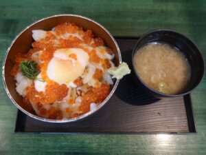 いかいくら丼 お食事処いなばにて