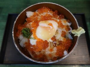 いかいくら丼 お食事処いなばにて