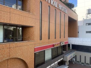 横須賀 セントラルホテル 建物 横須賀中央駅から撮影