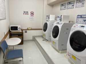 横須賀 セントラルホテル 8階 コインロッカーと電子レンジ