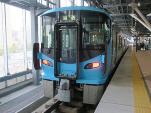 IRいしかわ鉄道線 521系 前面 富山駅にて
