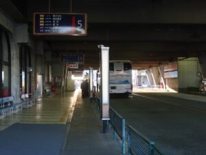 山交バスターミナル 1番線~5番線 山交ビルの中にあります