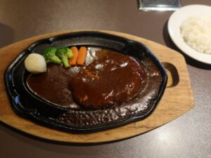 ハンバーグステーキランチ デミグラスソース 240g ハンバーグ 和風肉料理 作五郎にて