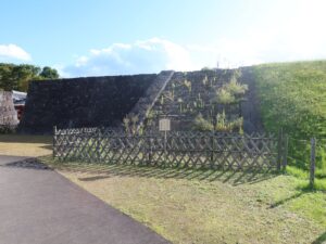 山形 霞城公園 山形城跡 本丸御殿広場への石段 この中には入れません