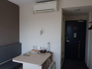 天然温泉 花笠の湯 スーパーホテル 山形駅西口 エクストラルーム 窓側から玄関方向を撮影