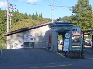 はながさバス 銀山温泉 バス乗り場と待合室
