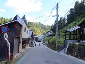 銀山温泉 バス乗り場から白銀橋への道のり