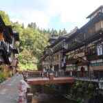 銀山温泉 温泉街 中心から白銀の滝方向を撮影