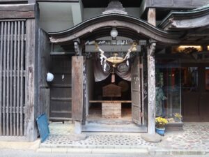 銀山温泉 温泉街 銀山山神様