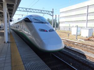 山形新幹線 E3系 つばさ リバイバルカラー 前面 山形駅にて
