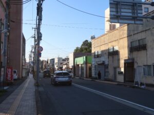 山形 新庄の繁華街 金の茶釜とおり 最上公園方向を撮影