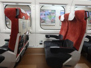 山形新幹線 E3系 つばさ 指定席 座席側面