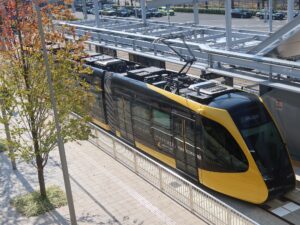 宇都宮ライトレール HU300形 上から 宇都宮駅東口停留所に停車中を撮影