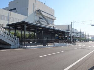 宇都宮ライトレール 芳賀・高根沢工業団地停留所 ホーム手前の駅舎的なところ