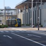 宇都宮ライトレール HU300形 全体 宇都宮駅東口停留所から鬼怒通りへ出るところ