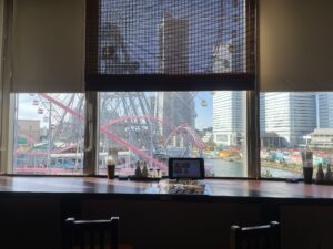 横浜みなとみらい万葉倶楽部 お食事処から見える横浜ランドマークタワー