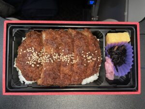 特製 三元豚ソースかつ丼 中身 羽田空港にて