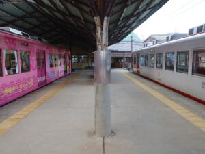 一畑電車大社線 出雲大社前駅 ホーム 川跡・電鉄出雲市・松江しんじ湖温泉方面に行く列車が発着します