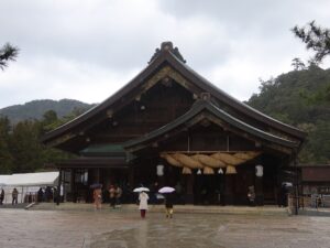 出雲大社 拝殿 この日は雨でした