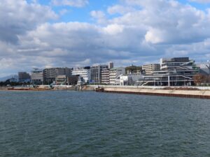 松江しんじ湖温泉 温泉街 宍道湖から撮影 一番右は、松江市役所です
