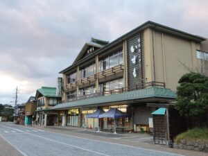 観光センターいずも 出雲大社バスターミナルはこの裏にあります