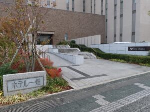 松江しんじ湖温泉 ホテル一畑 松江しんじ湖温泉駅の前にある歩行者専用の入口