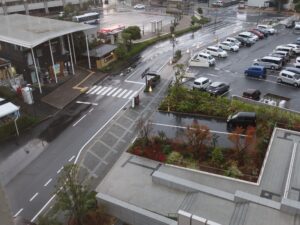 左上が松江しんじ湖温泉駅、右下がホテル一畑の入口 横断歩道を渡ってすぐです
