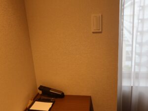 松江しんじ湖温泉 ホテル一畑 新本館 街側スーペリアシングル デスク照明のスイッチ