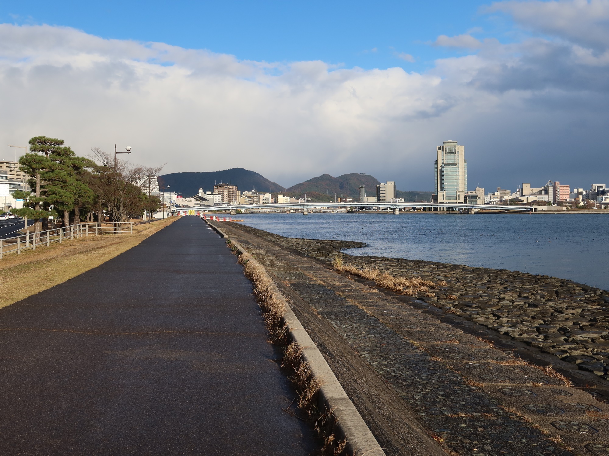 宍道湖と宍道湖大橋 千島南公園
