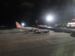 出雲空港 出雲縁結び空港 旅客ターミナルと飛行機 恐らくB737