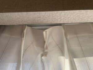 熊谷天然温泉 ハナホテル籠原 シングルルーム カーテンがレールに泊まっていない箇所があります