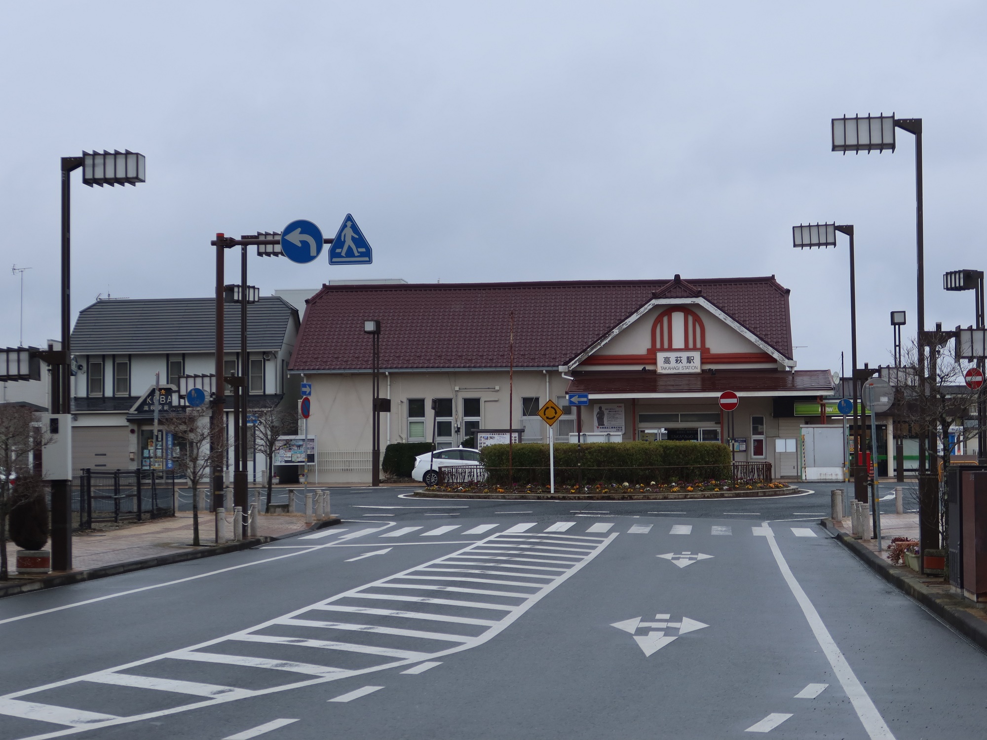 JR常磐線 高萩駅 駅舎 駅前の大通りから撮影