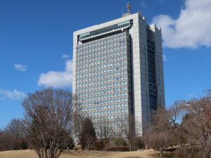茨城県庁 斜め前から撮影