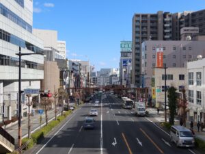 茨城県水戸市 国道50号線 中央郵便局前交差点からJR水戸駅方向を見る