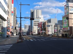 茨城県水戸市 国道50号線 南町二丁目交差点から水戸中央郵便局方向を見る