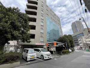 アパホテル 千葉中央駅前 建物下部