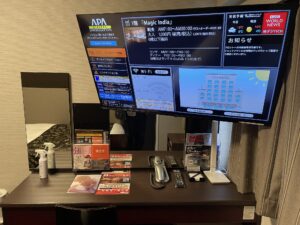 アパホテル 千葉中央駅前 シングルルーム デスクと液晶テレビ