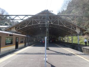 近鉄吉野線 吉野駅 ホーム どちらも吉野口・橿原神宮前・阿部野橋方面に行く列車が発着します