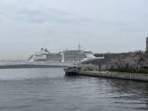 横浜に停泊中の客船 SILVER MUSE