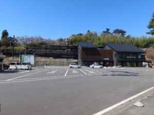 JR仙石線 松島海岸駅 駅前ロータリーと駅舎、ホーム