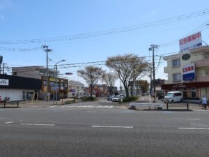 JR仙石線 中野栄駅 駅前通り 仙台うみの杜水族館へは、ここを直進します